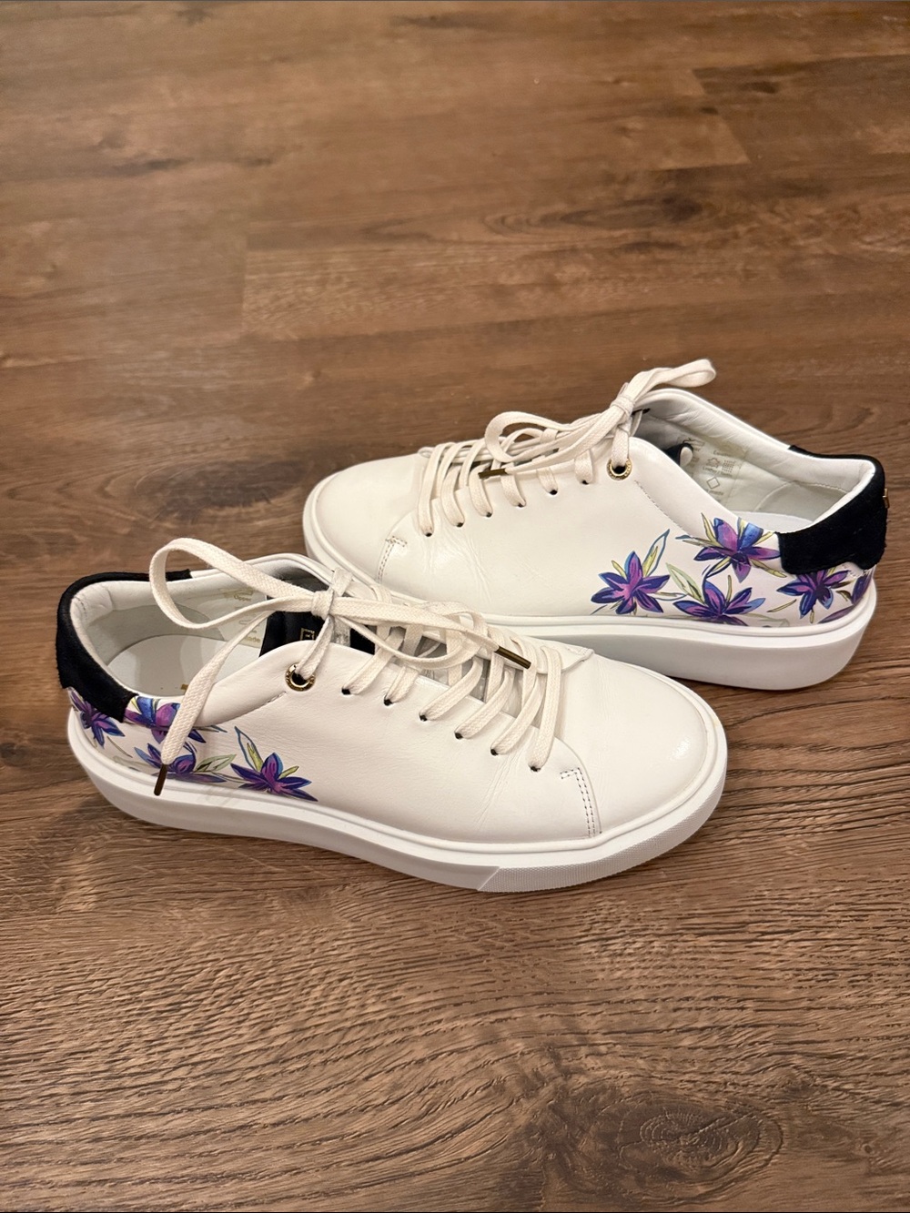 Like New Beautiful Ted Baker Faithh White Sneakers Purple Painted Floral Accent